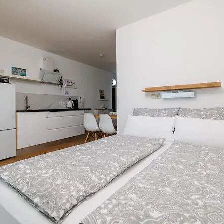 Jelka アパート ツリクヴェニツァ